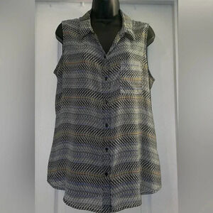 Liz Claiborne Sleeveless Button Down Blouse